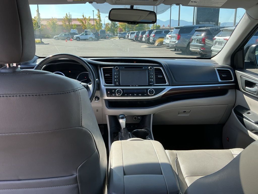 Thumbnail: 2016 Toyota Highlander - 2