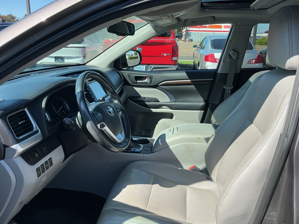 Thumbnail: 2016 Toyota Highlander - 6