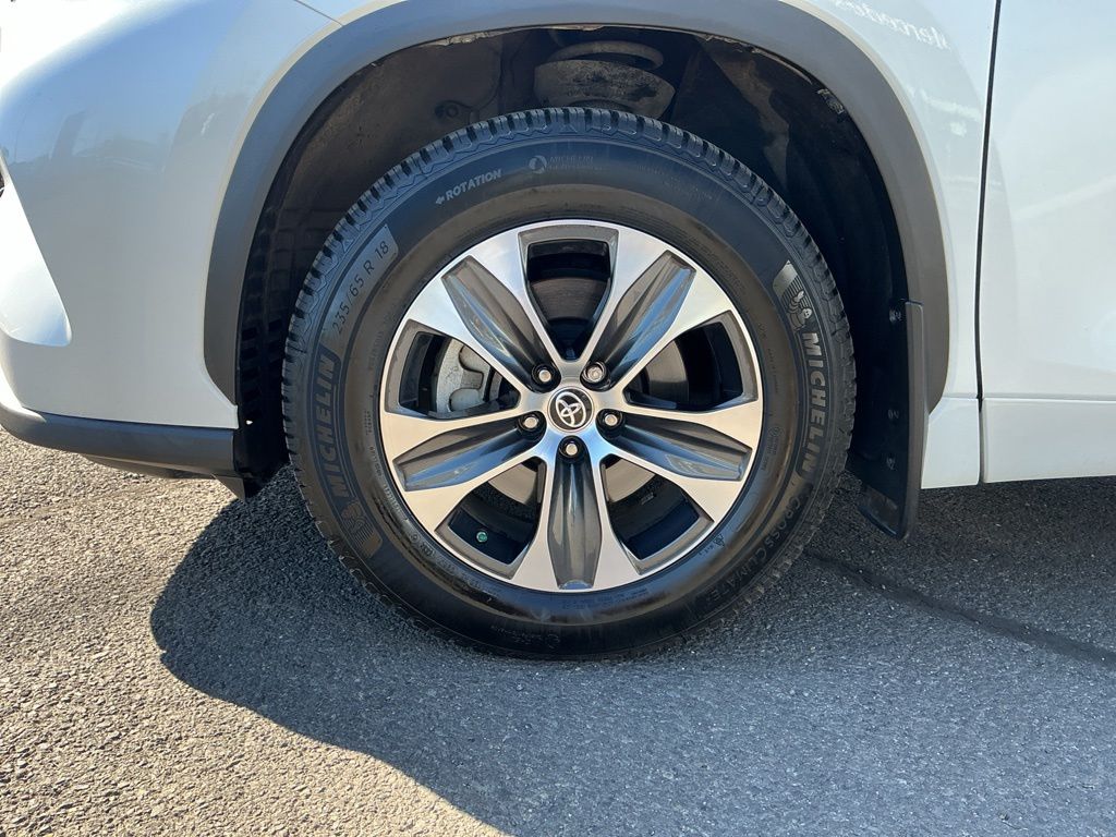 Thumbnail: 2022 Toyota Highlander - 7