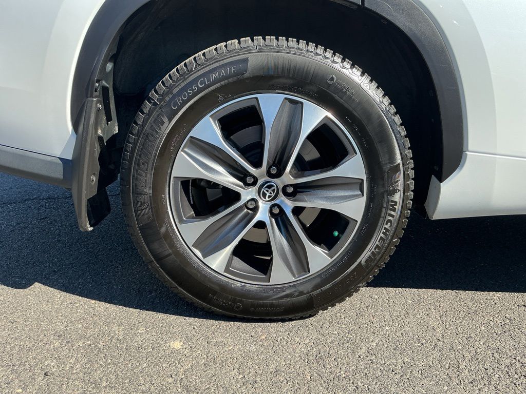 Thumbnail: 2022 Toyota Highlander - 19