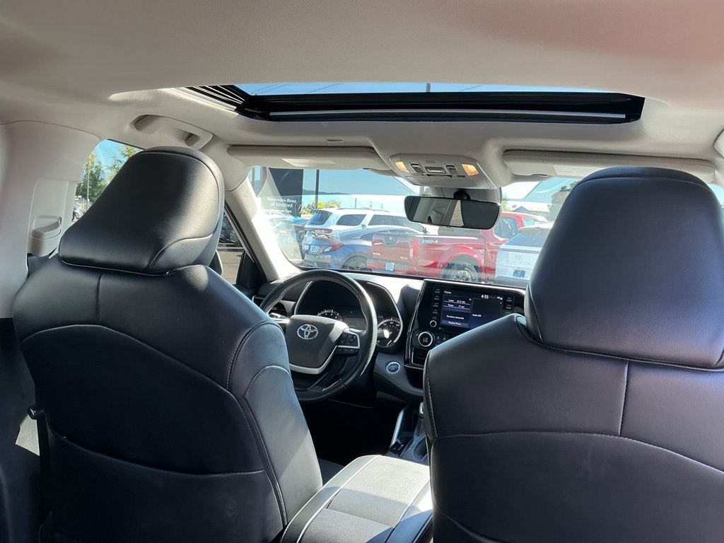 Thumbnail: 2022 Toyota Highlander - 28