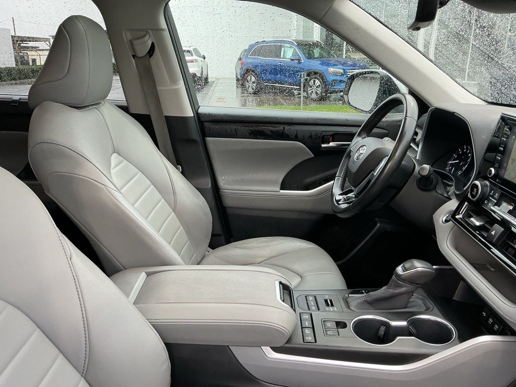 Thumbnail: 2020 Toyota Highlander - 24