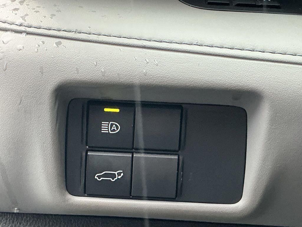 Thumbnail: 2020 Toyota Highlander - 20