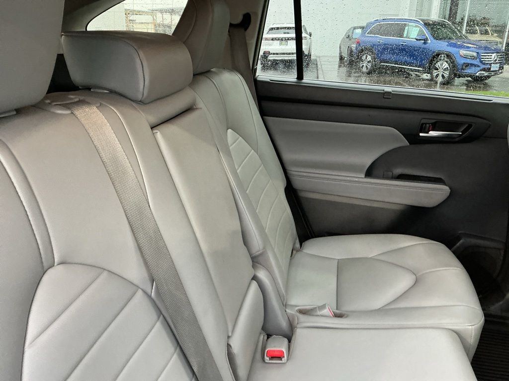 Thumbnail: 2020 Toyota Highlander - 27