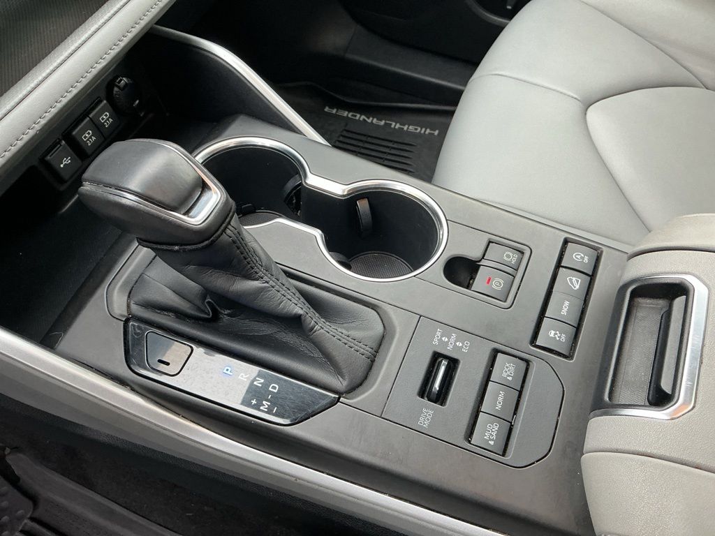Thumbnail: 2020 Toyota Highlander - 13