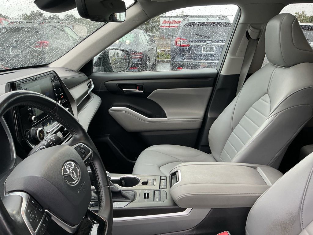 Thumbnail: 2020 Toyota Highlander - 9