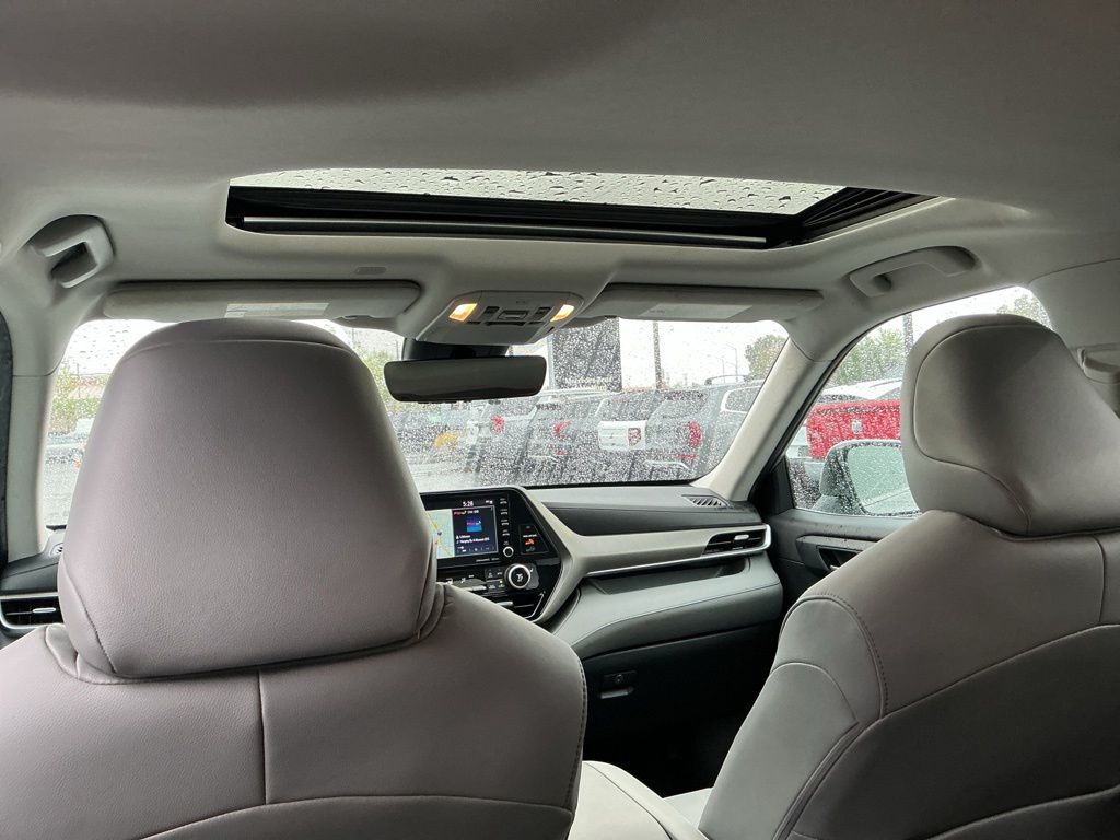 Thumbnail: 2020 Toyota Highlander - 30