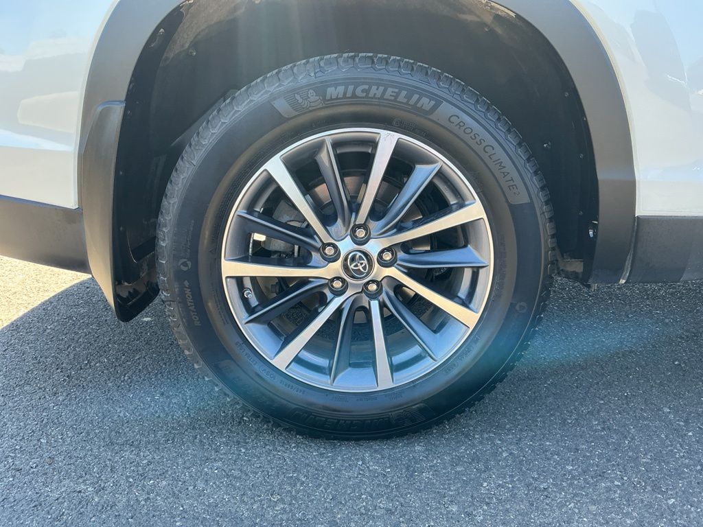 Thumbnail: 2019 Toyota Highlander - 20