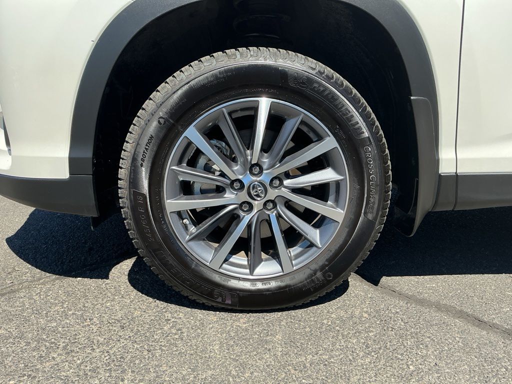 Thumbnail: 2019 Toyota Highlander - 6