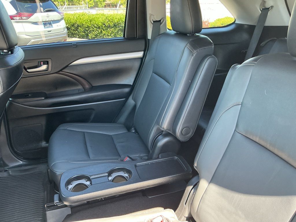 Thumbnail: 2019 Toyota Highlander - 30