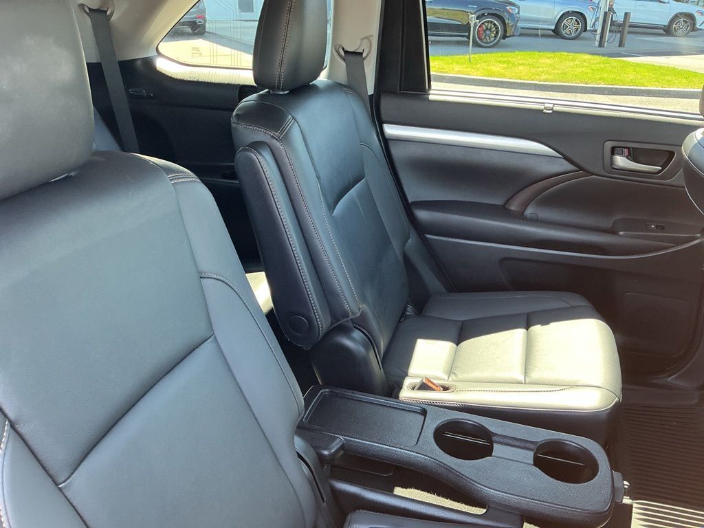 Thumbnail: 2019 Toyota Highlander - 28