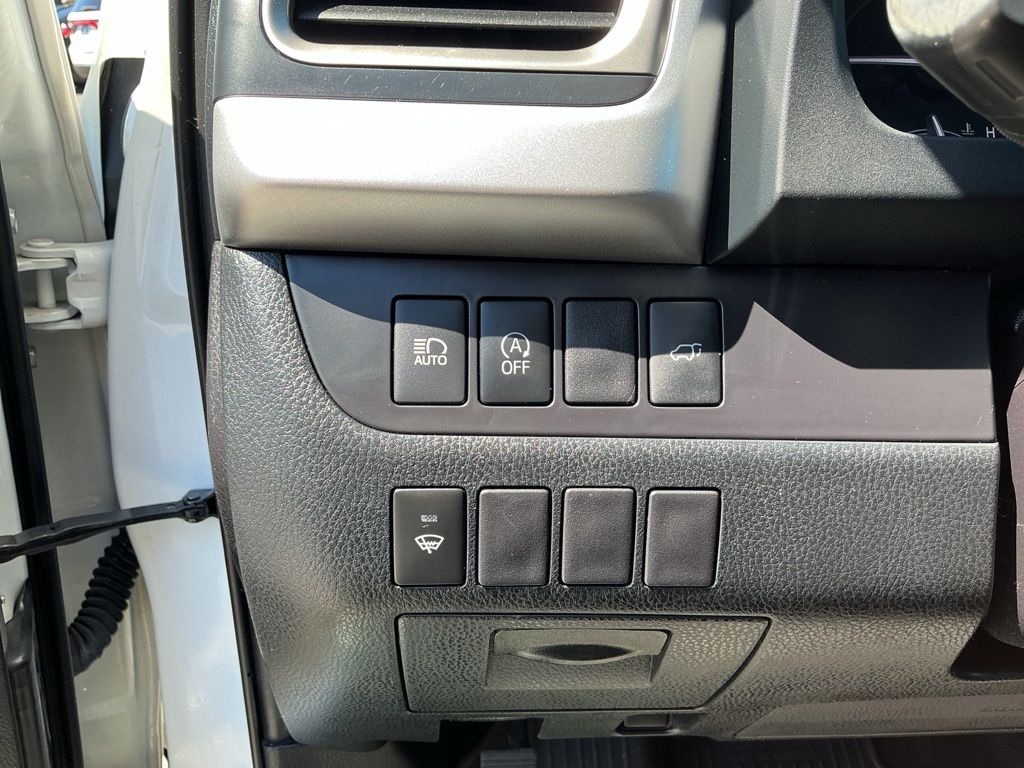 Thumbnail: 2019 Toyota Highlander - 22