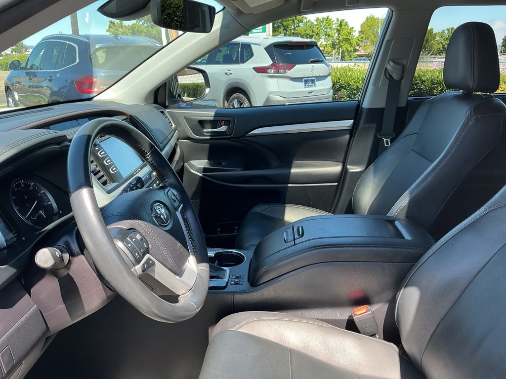 Thumbnail: 2019 Toyota Highlander - 9