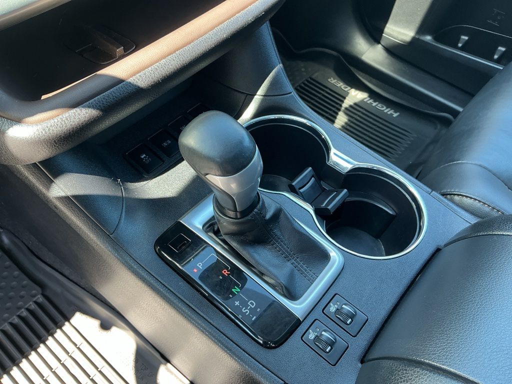 Thumbnail: 2019 Toyota Highlander - 14