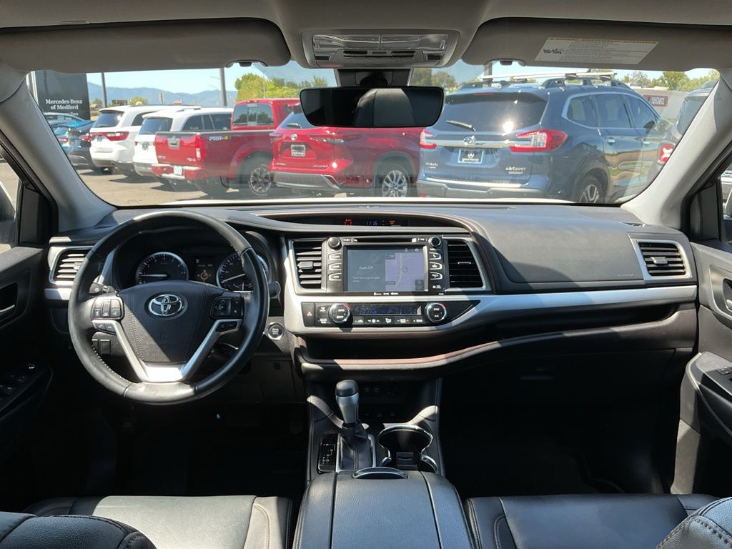 Thumbnail: 2019 Toyota Highlander - 8