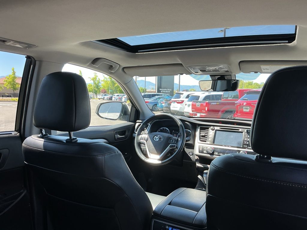 Thumbnail: 2019 Toyota Highlander - 2