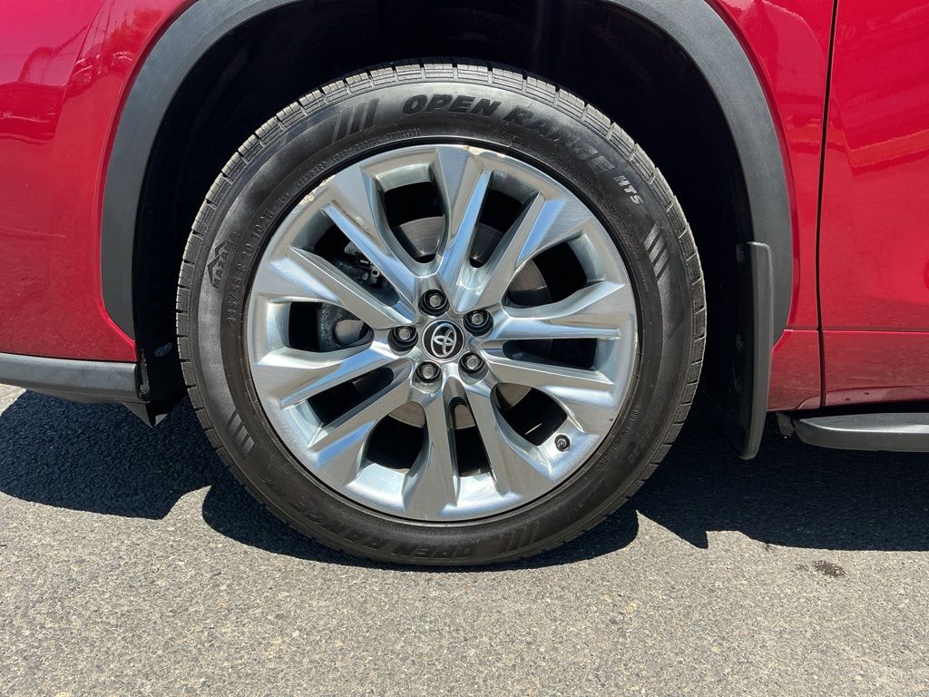 Thumbnail: 2023 Toyota Highlander - 6