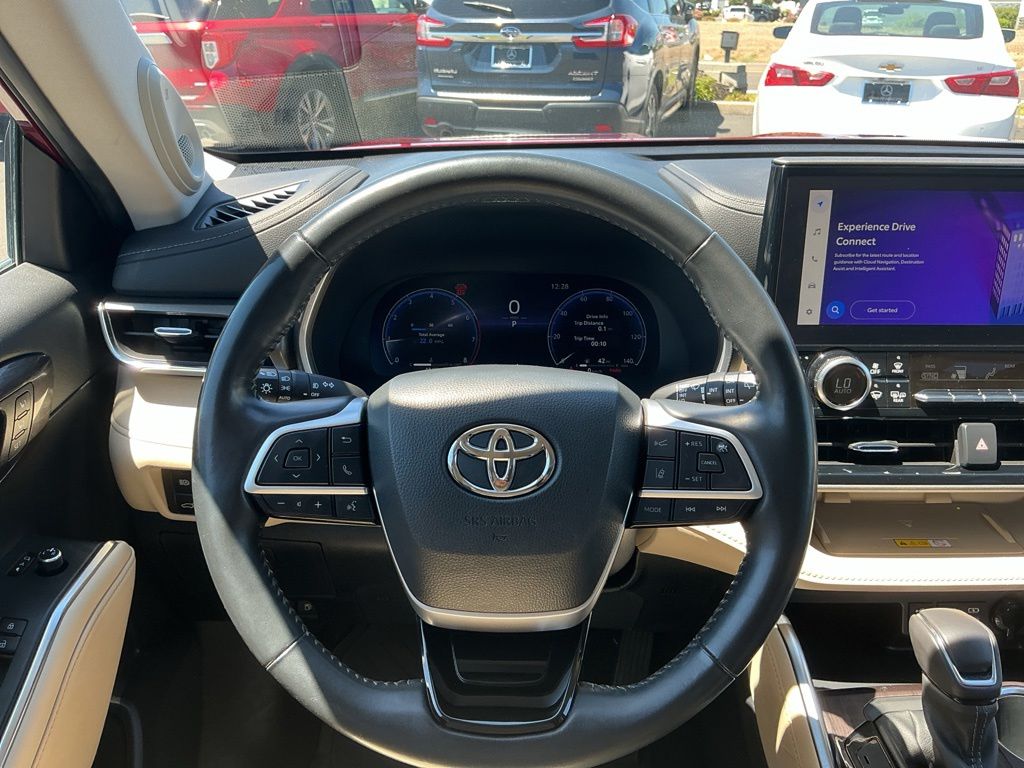 Thumbnail: 2023 Toyota Highlander - 8
