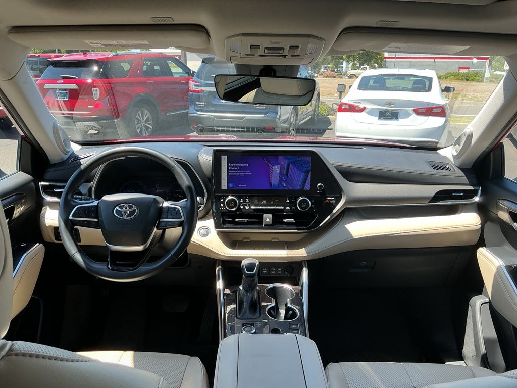 Thumbnail: 2023 Toyota Highlander - 2