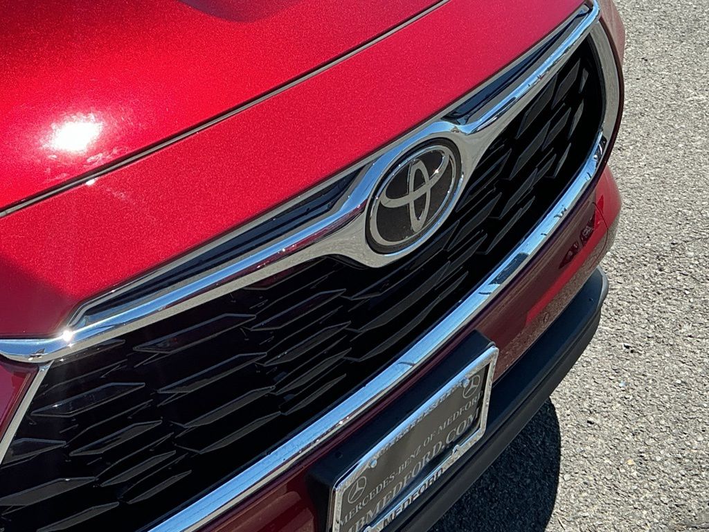 Thumbnail: 2023 Toyota Highlander - 16