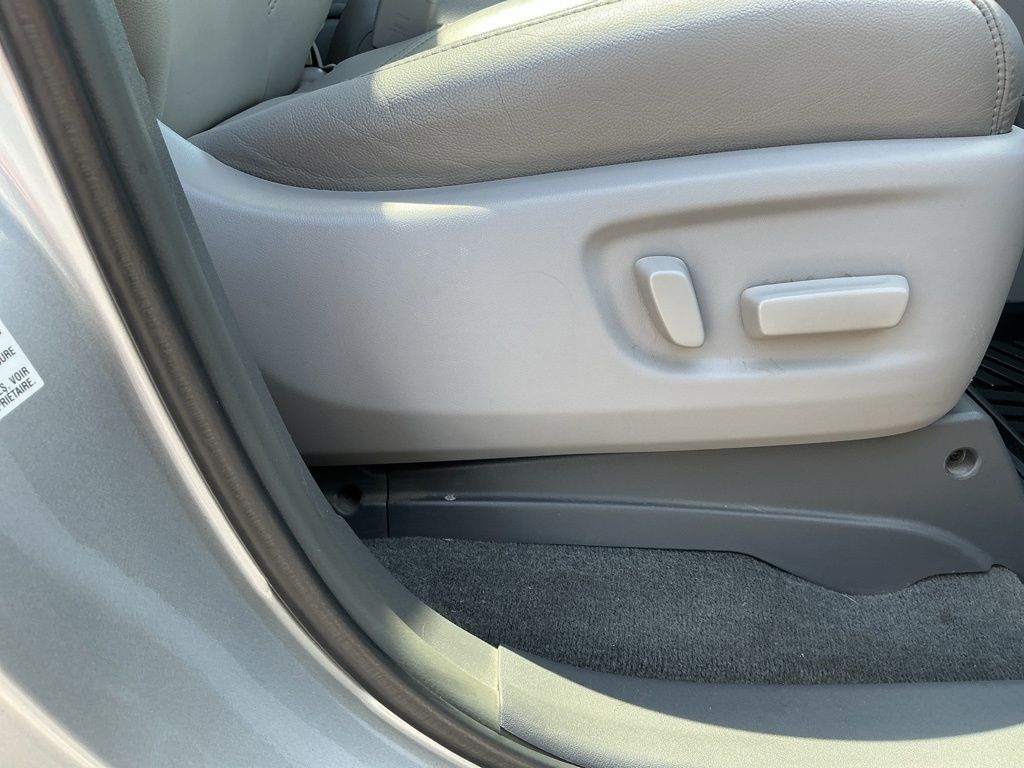 Thumbnail: 2016 Toyota Sienna - 25