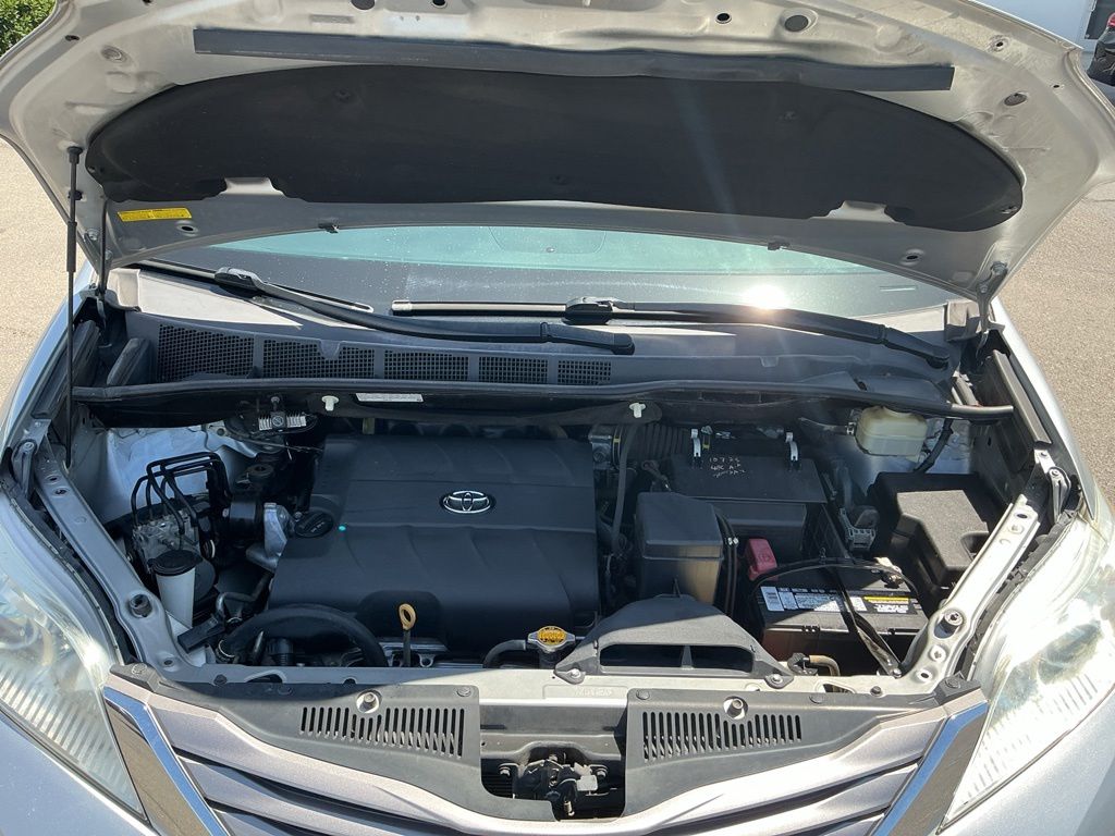 Thumbnail: 2016 Toyota Sienna - 7