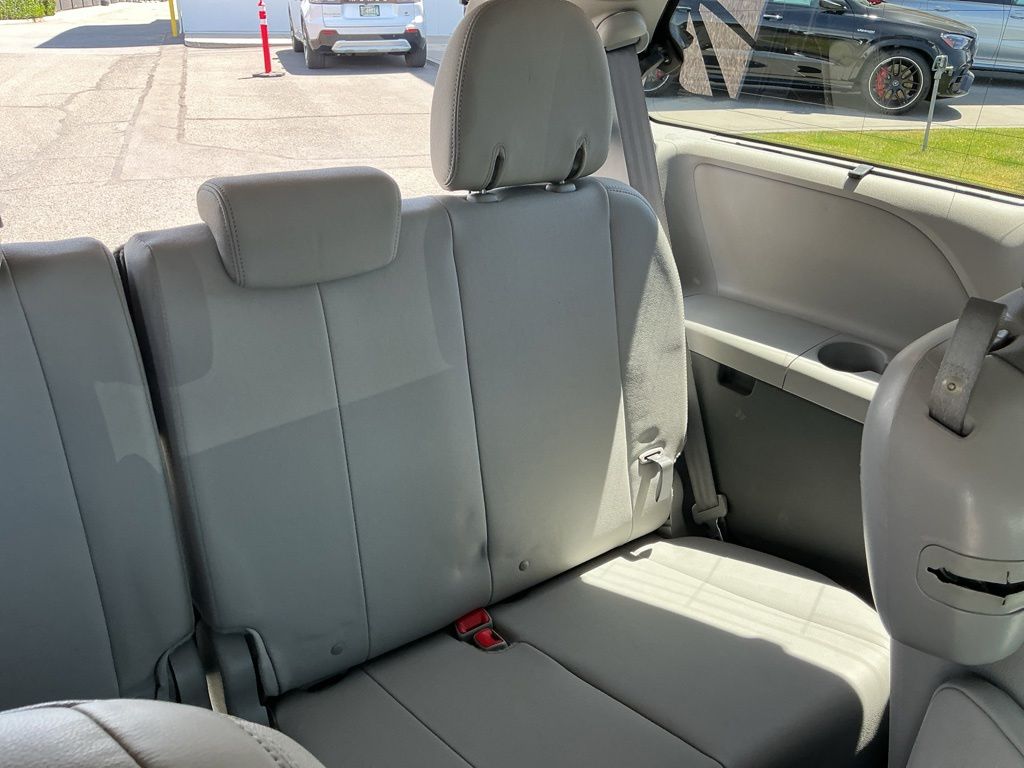 Thumbnail: 2016 Toyota Sienna - 28