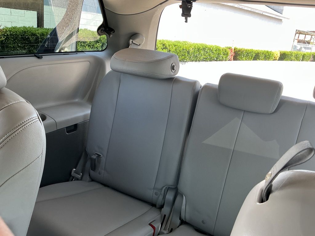 Thumbnail: 2016 Toyota Sienna - 29