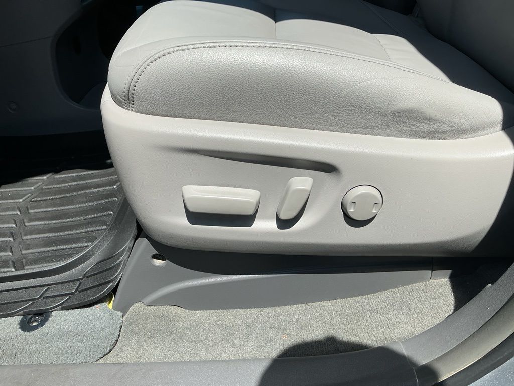 Thumbnail: 2016 Toyota Sienna - 20