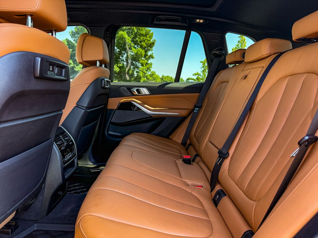 Thumbnail: 2021 BMW X5 - 11