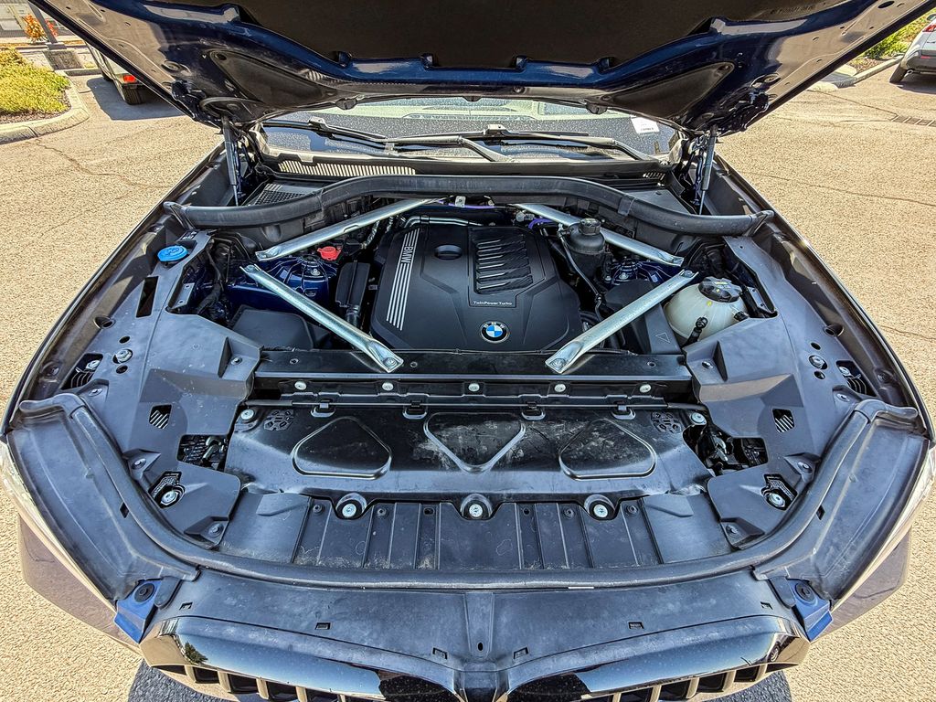 Thumbnail: 2021 BMW X5 - 8