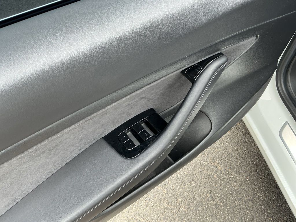 Thumbnail: 2020 Tesla Model 3 - 23