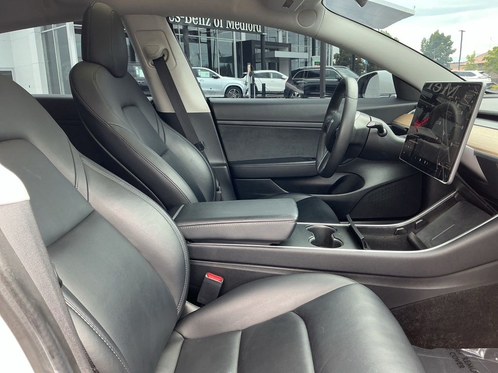 Thumbnail: 2020 Tesla Model 3 - 24