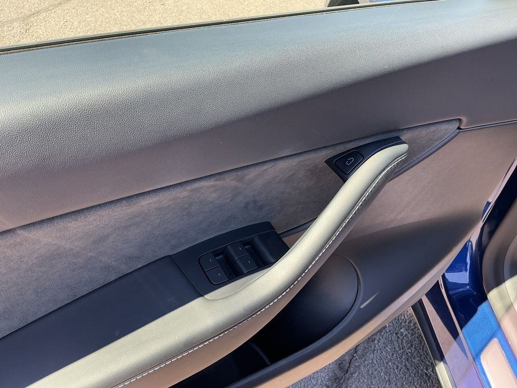 Thumbnail: 2022 Tesla Model Y - 22