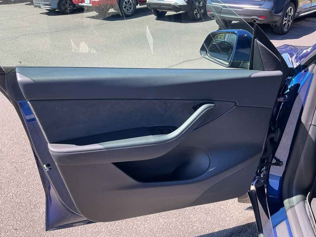 Thumbnail: 2022 Tesla Model Y - 21