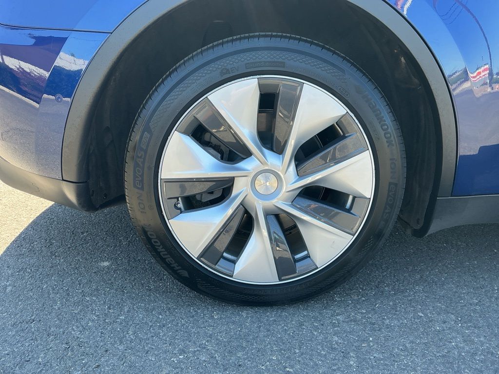 Thumbnail: 2022 Tesla Model Y - 18
