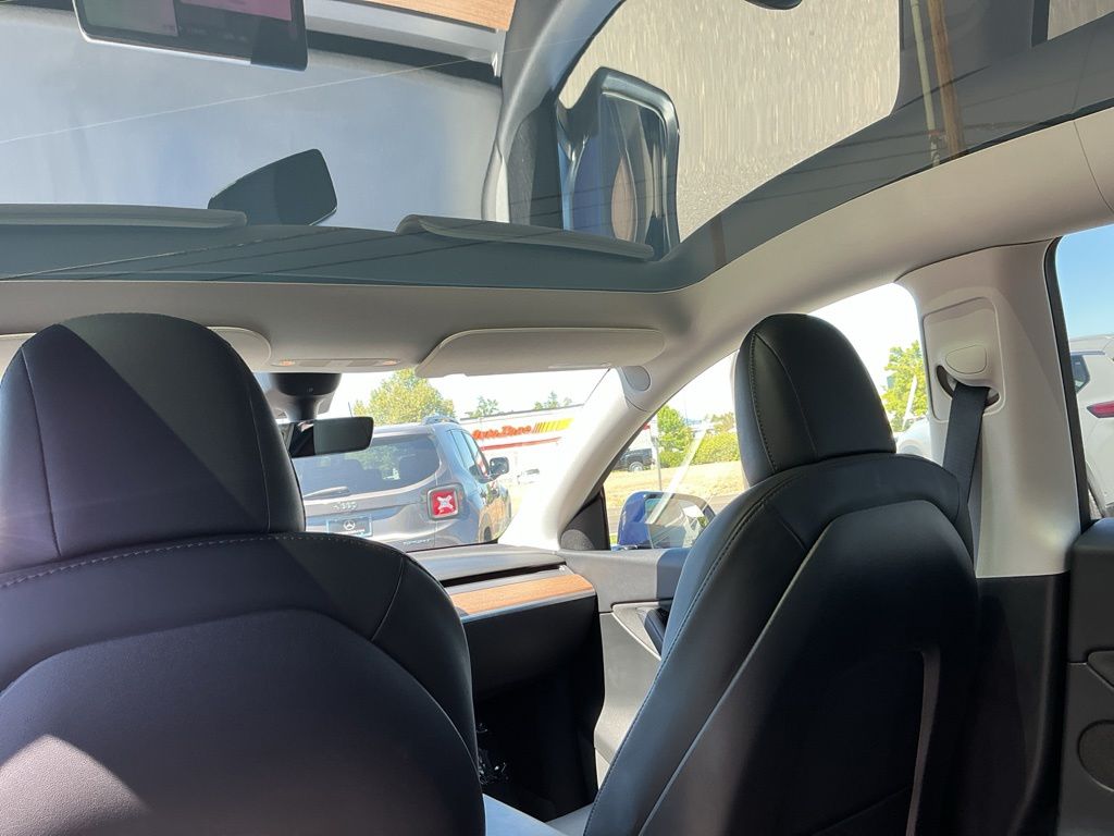 Thumbnail: 2022 Tesla Model Y - 26