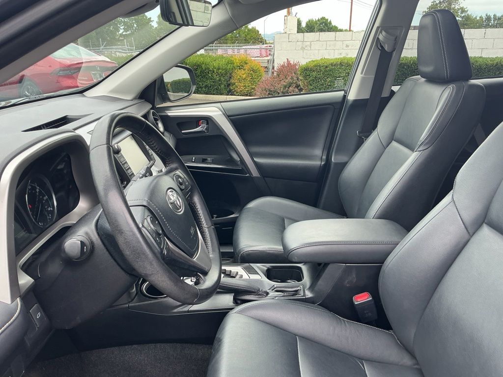 Thumbnail: 2016 Toyota RAV4 - 9