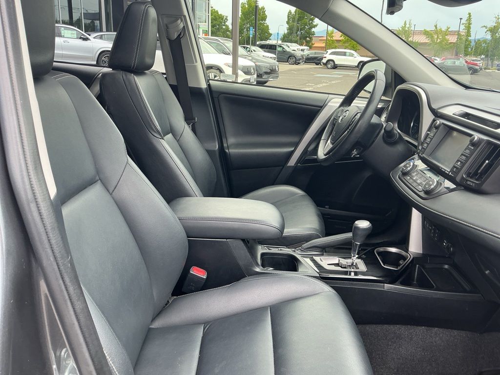 Thumbnail: 2016 Toyota RAV4 - 24