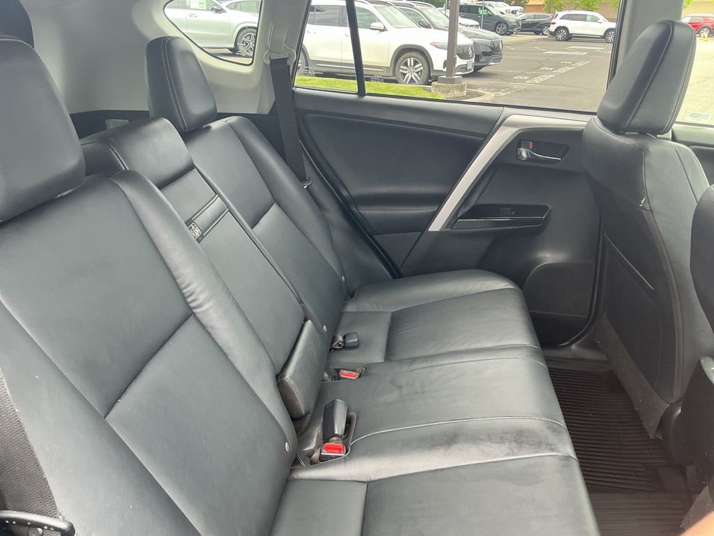 Thumbnail: 2016 Toyota RAV4 - 11