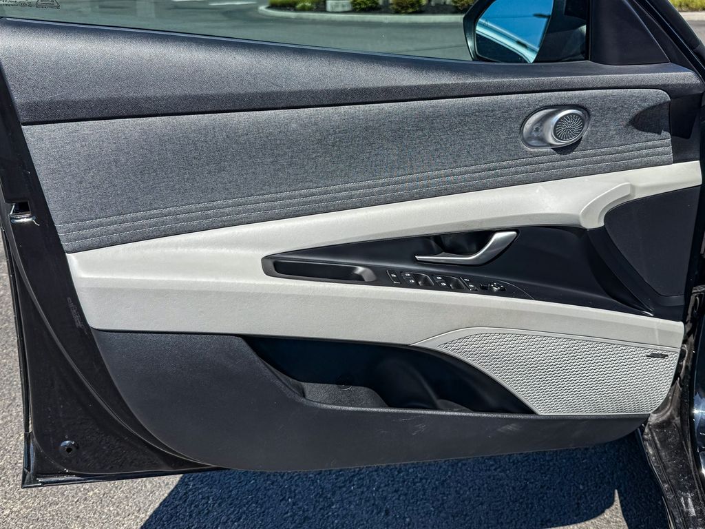 Thumbnail: 2023 Hyundai Elantra - 25