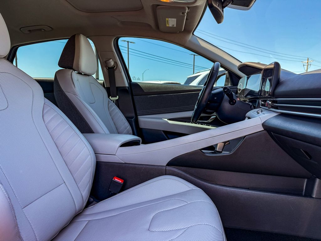 Thumbnail: 2023 Hyundai Elantra - 10