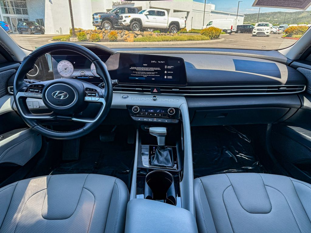Thumbnail: 2023 Hyundai Elantra - 3