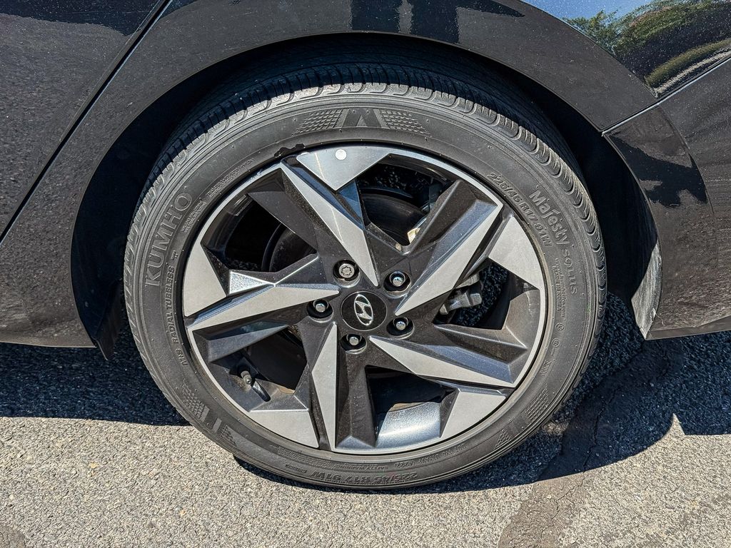 Thumbnail: 2023 Hyundai Elantra - 8