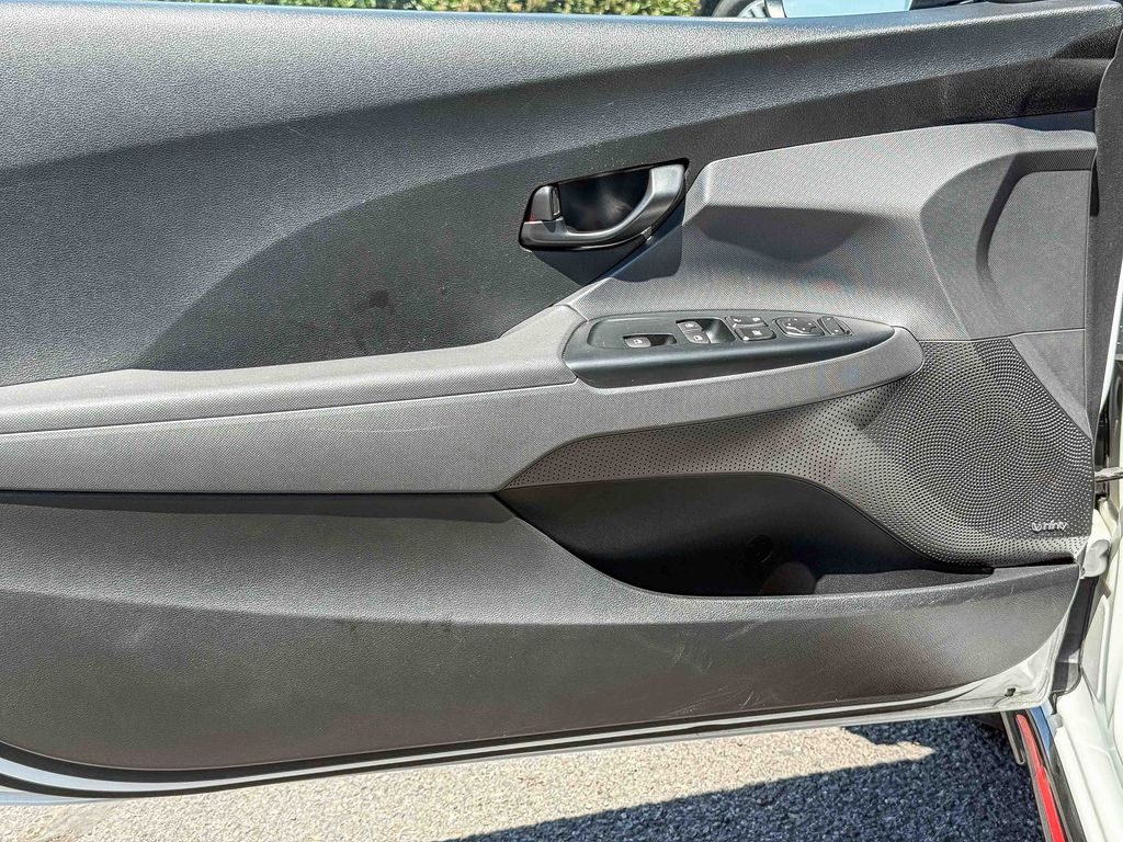 Thumbnail: 2020 Hyundai Veloster - 24