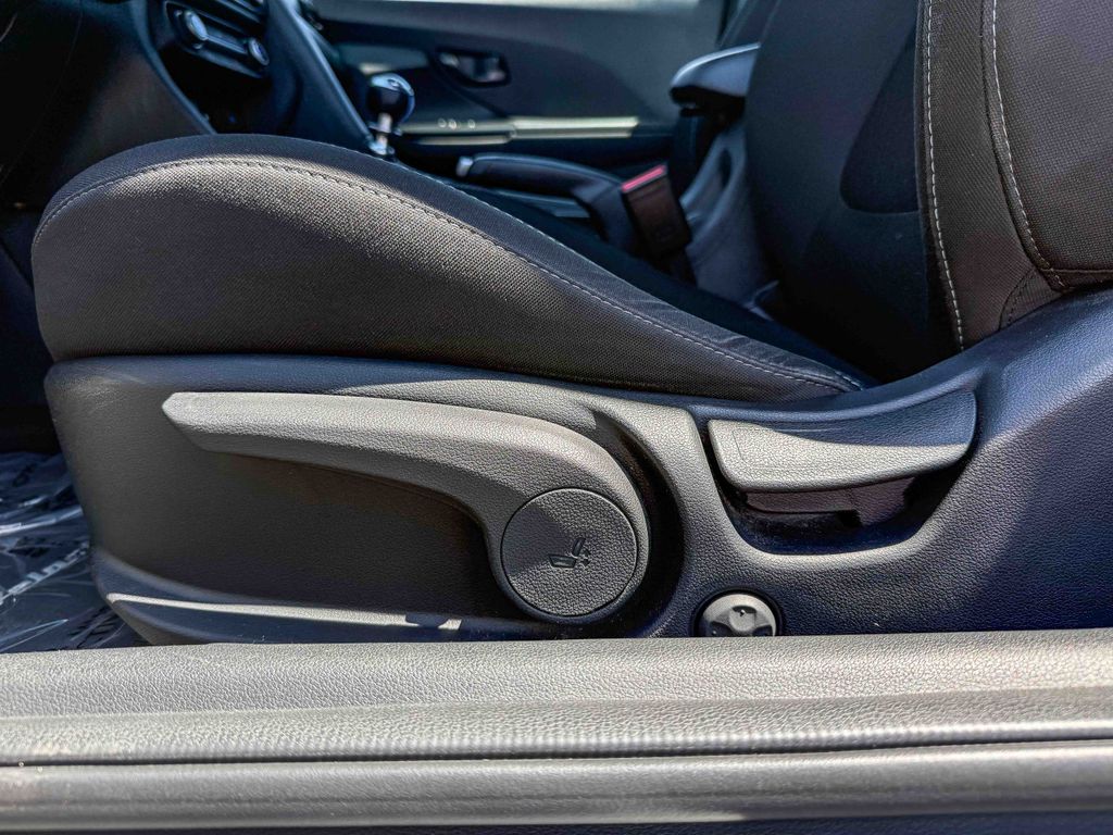Thumbnail: 2020 Hyundai Veloster - 25