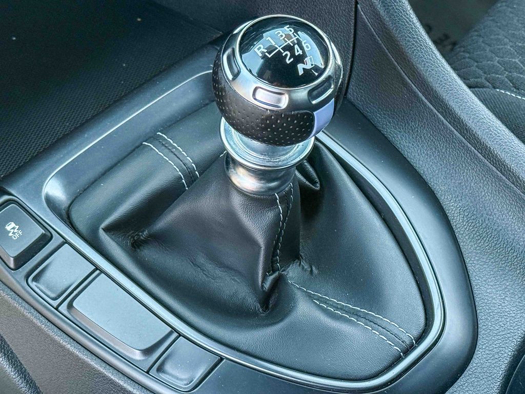 Thumbnail: 2020 Hyundai Veloster - 13