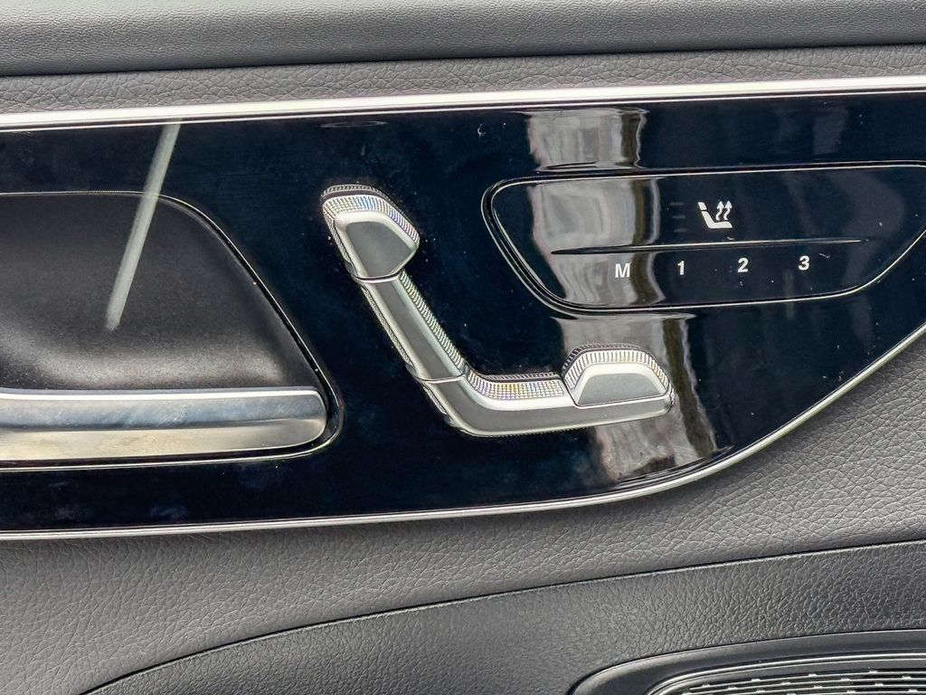 Thumbnail: 2025 Mercedes-Benz C-Class - 24