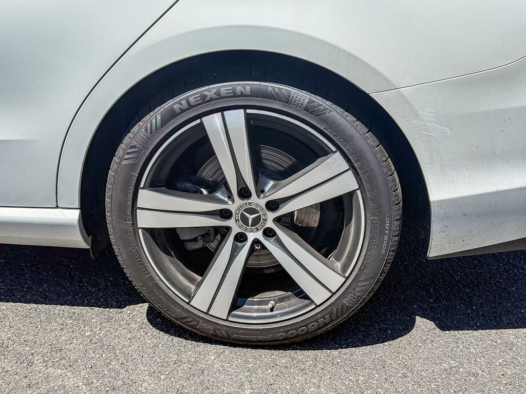 Thumbnail: 2023 Mercedes-Benz C-Class - 7