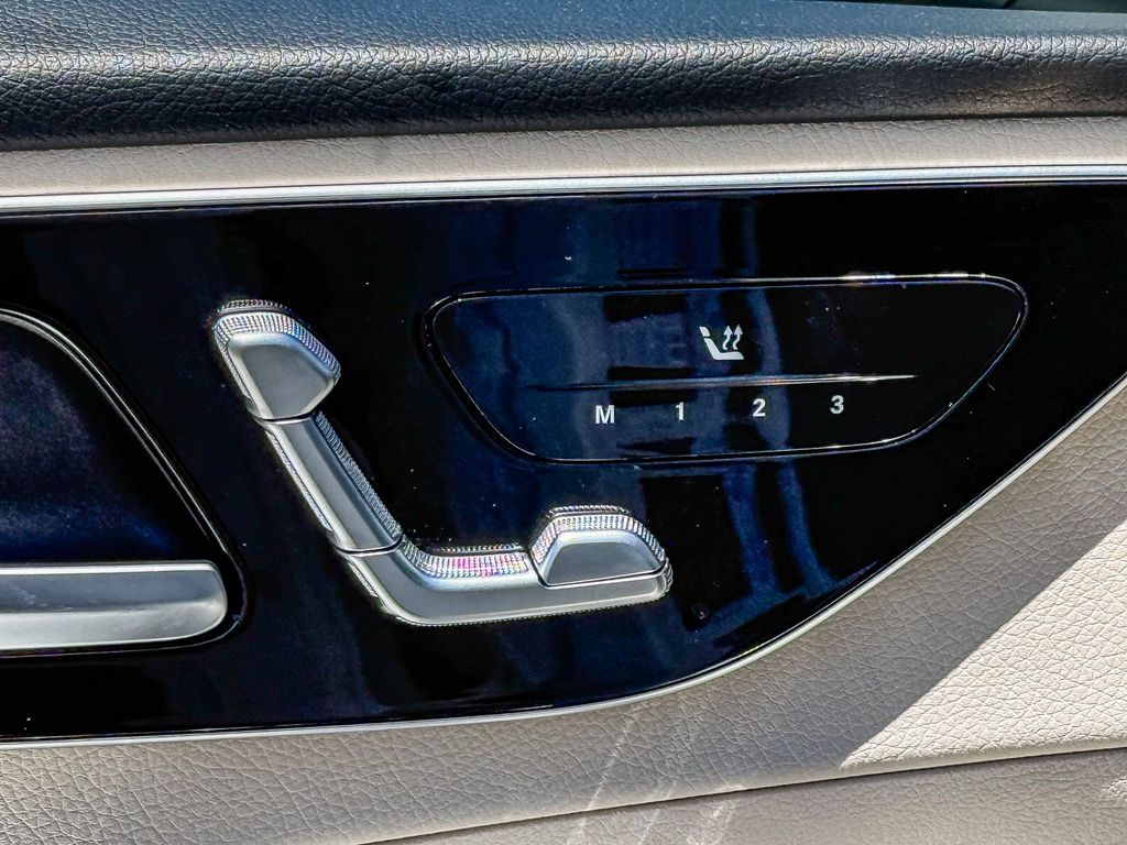Thumbnail: 2023 Mercedes-Benz C-Class - 23